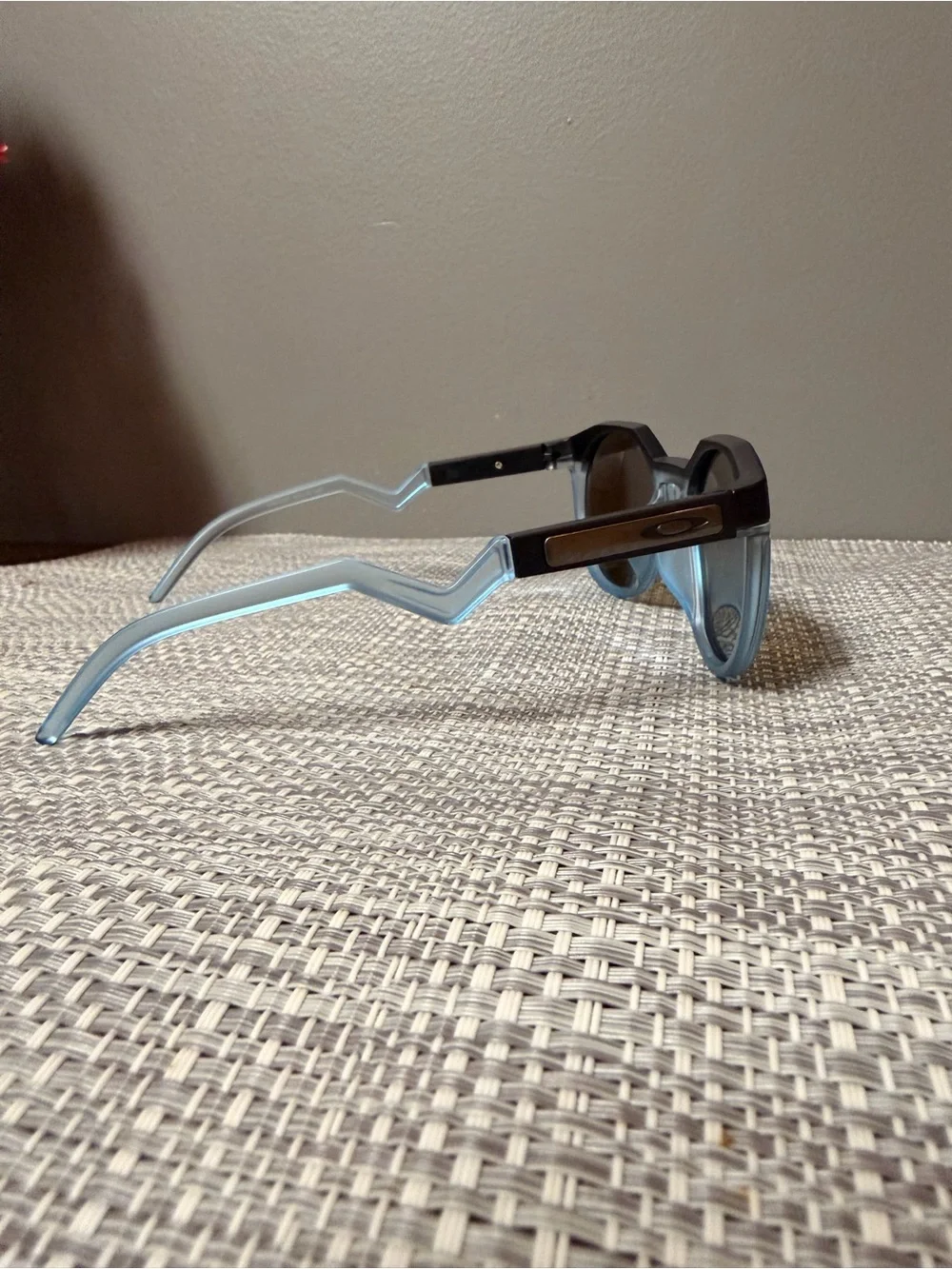 Oakley Blue Two-Tone Zigzag Arm Sunglasses